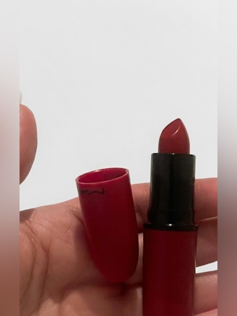 💫MAC💫 Russian Red Matte Lipstick - Picture 3 of 3